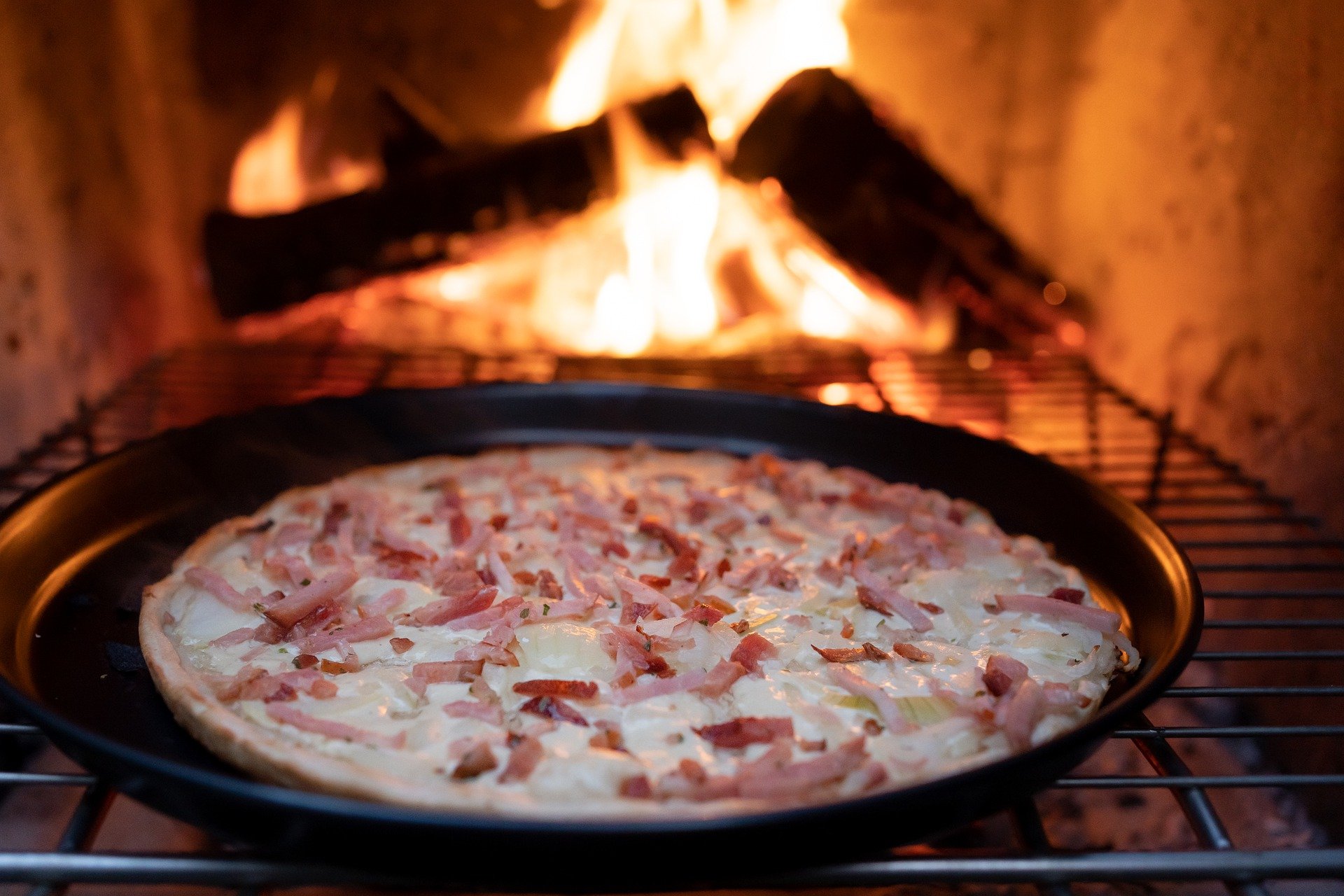How Does a Wood Fired Pizza Oven Work All You Need to Know