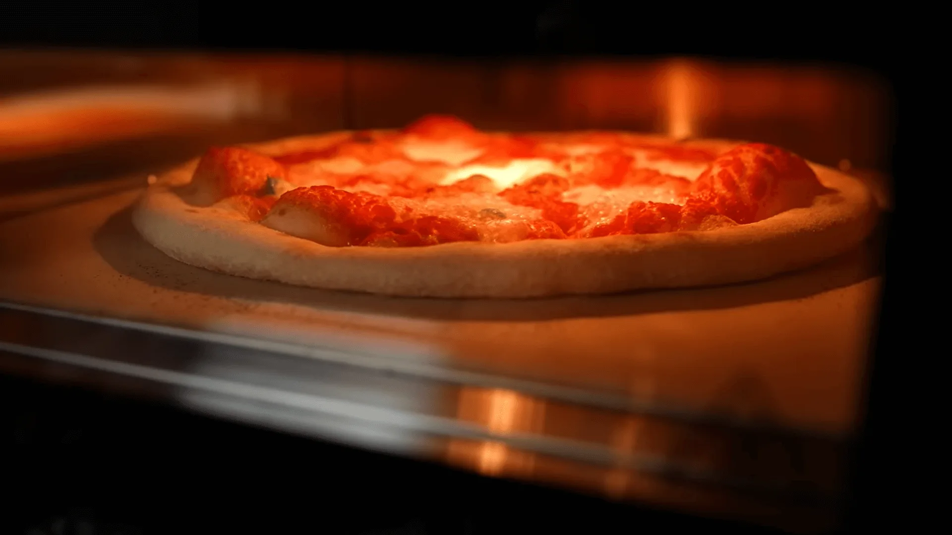 cooking pizza in ooni volt 12 pizza oven