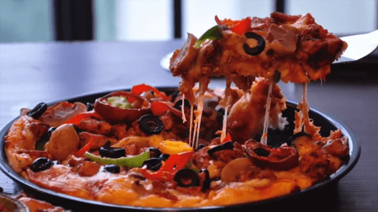 What comes on a supreme pizza